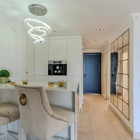 Charming Semi- Detached In Mirador Del Duque Адехе